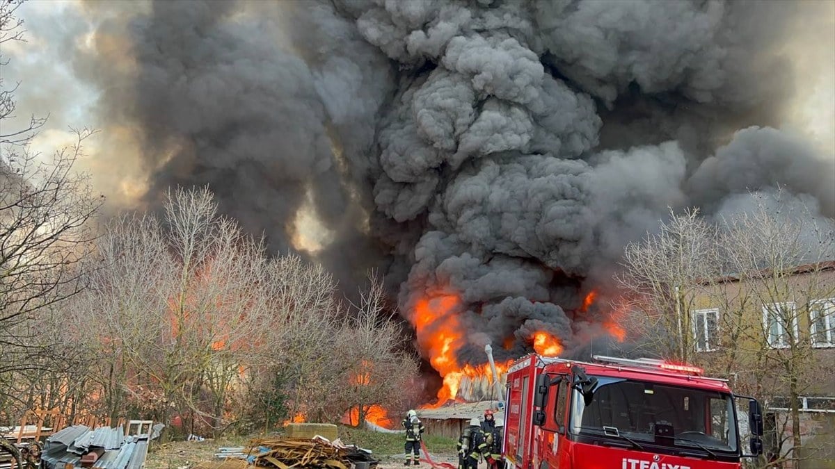 Kocaeli'de bir fabrikada yangın çıktı! Kontrol altına alındı