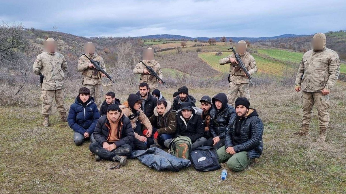 Edirne'de göçmen operasyonları: 157 kaçak, 5 organizatör yakalandı