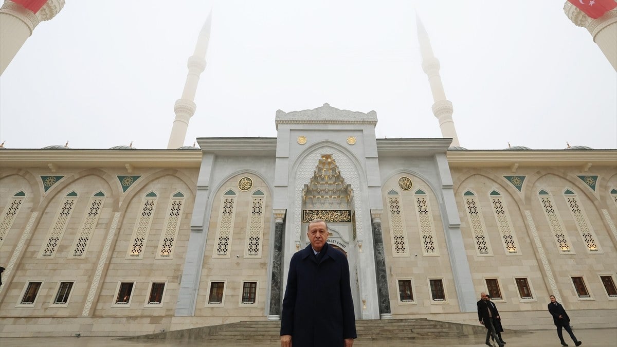 Cumhurbaşkanı Erdoğan, Türkiye'nin 2. büyük camisini Gaziantep'te açtı