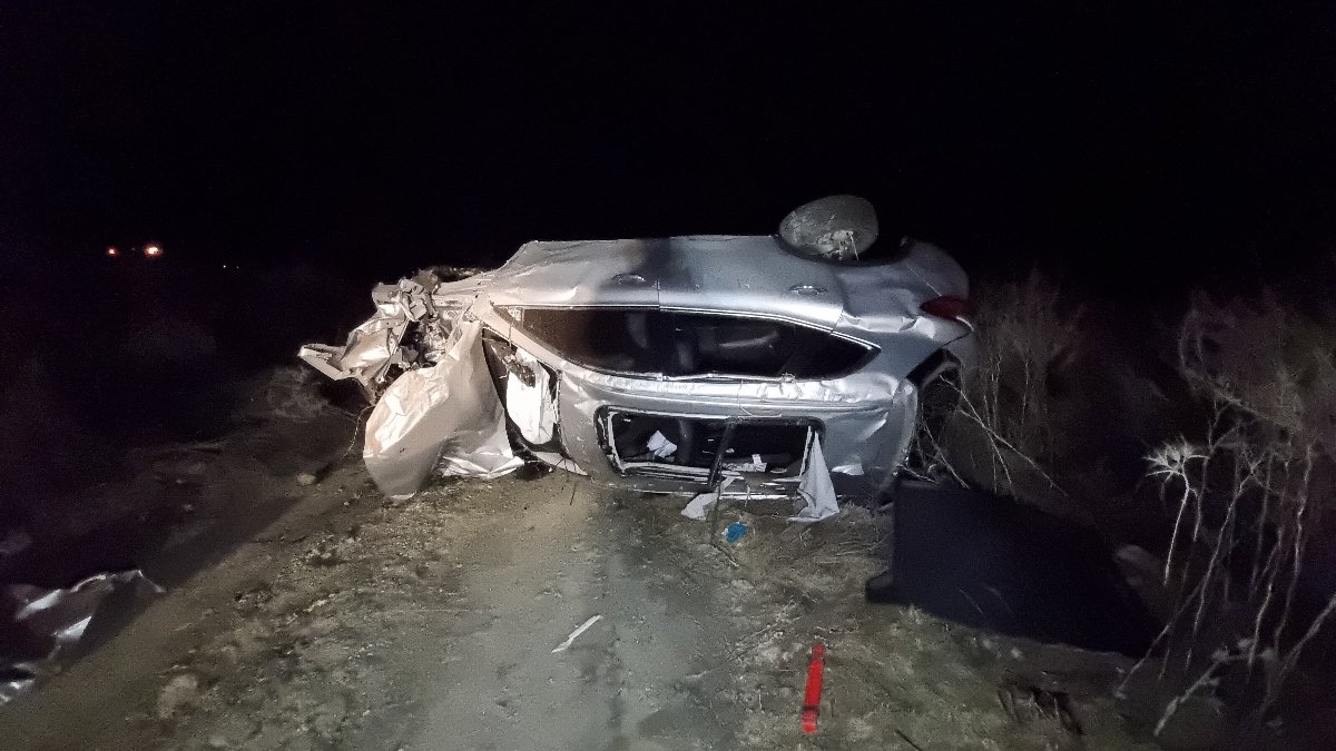 Burdur’da otomobil şarampole devrildi: 2 ölü, 1 yaralı