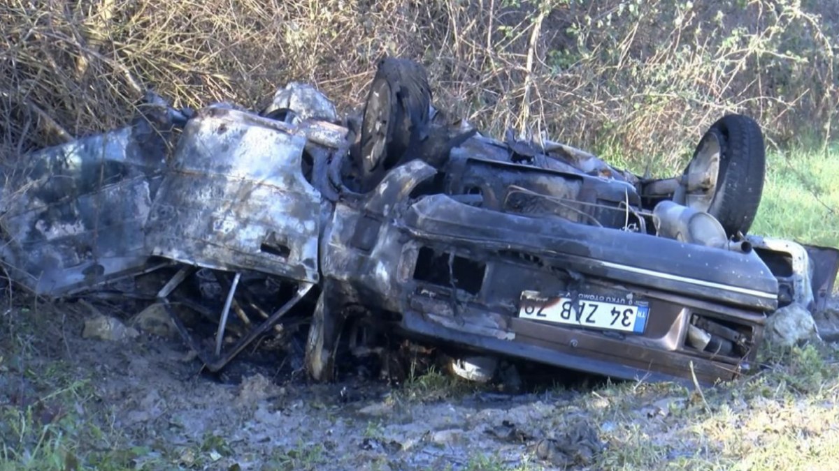 Çatalca'da devrilen otomobil yandı: 2 ölü