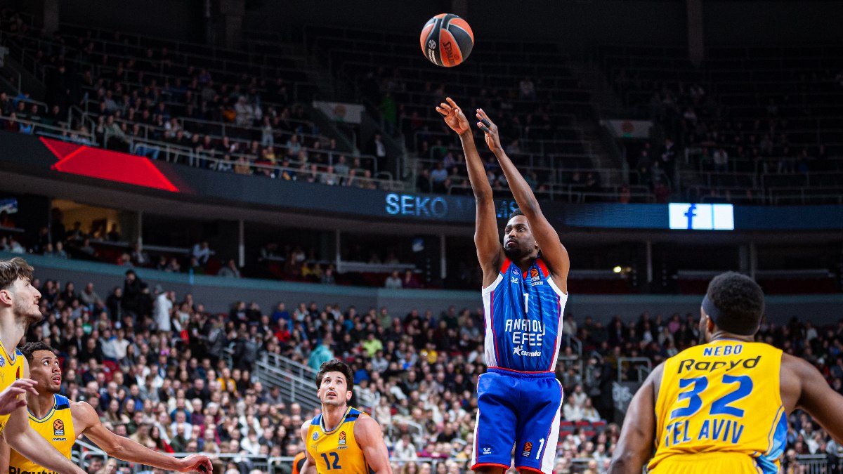 Anadolu Efes, Maccabi Tel Aviv'i devirdi