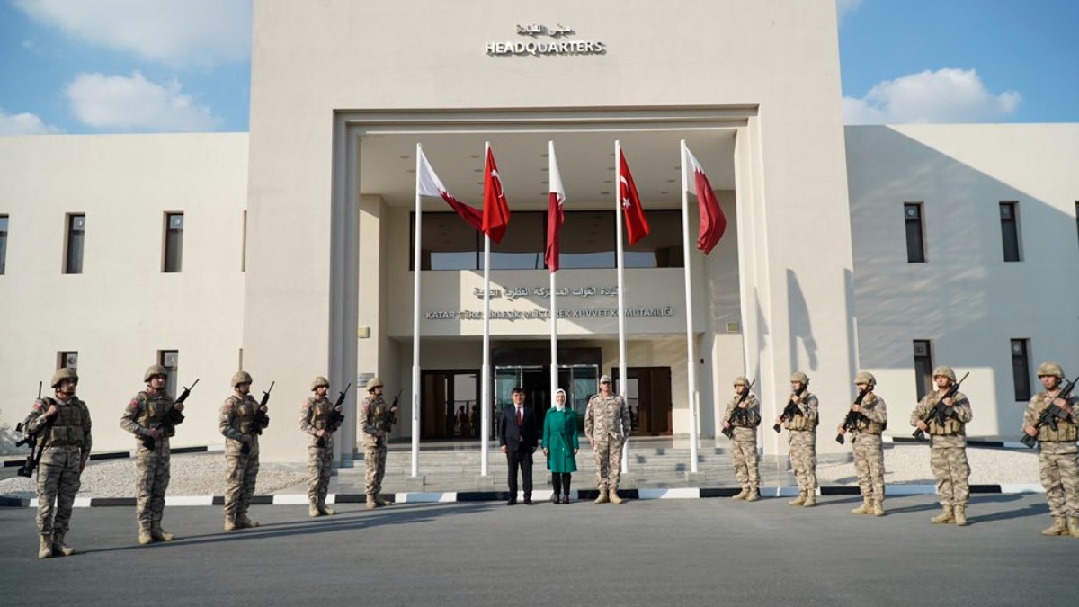 Mahinur Özdemir Göktaş, Katar-Türk Birleşik Müşterek Kuvvetler Komutanlığı'nı ziyaret etti