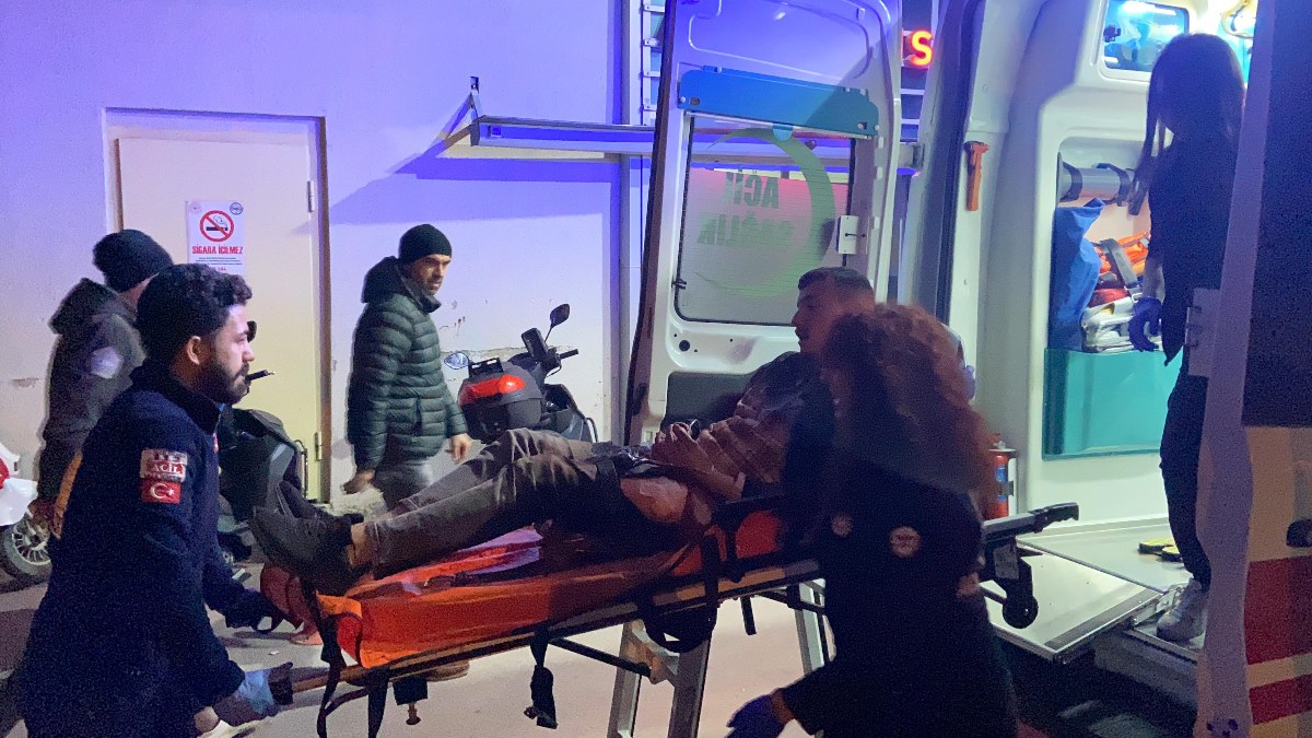 Kocaeli'de sokak ortasında bıçaklı kavga: 3 yaralı