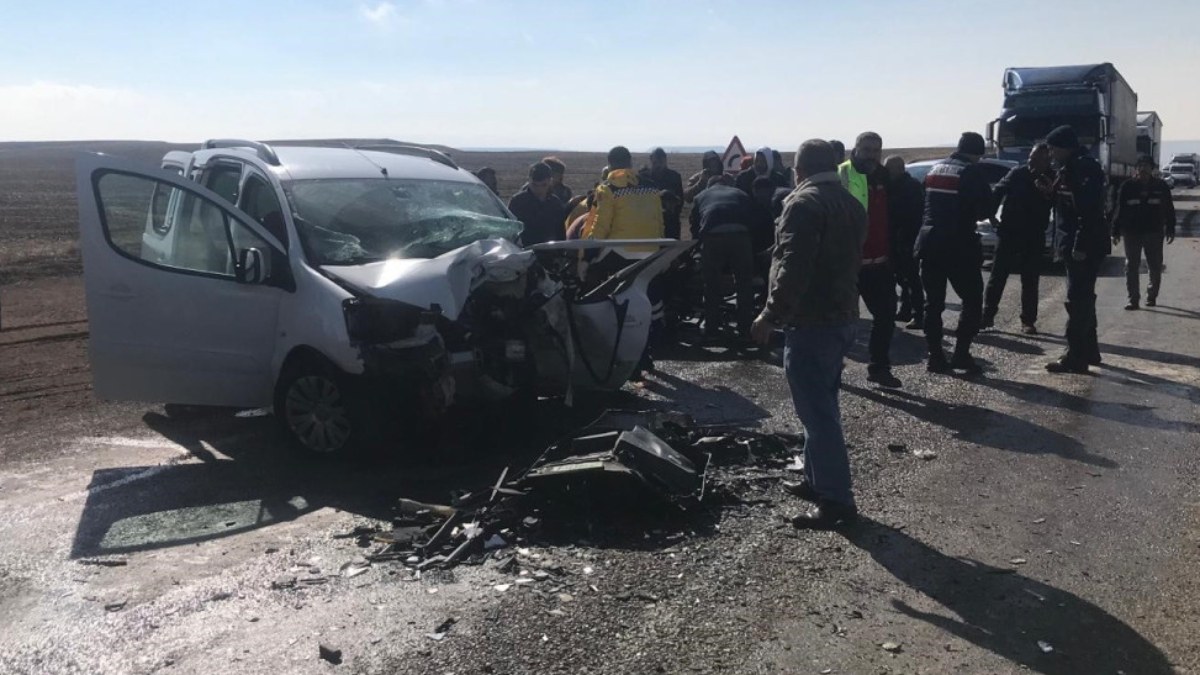 Sivas'ta otomobiller kafa kafaya çarpıştılar: 1 ölü, 1 ağır yaralı