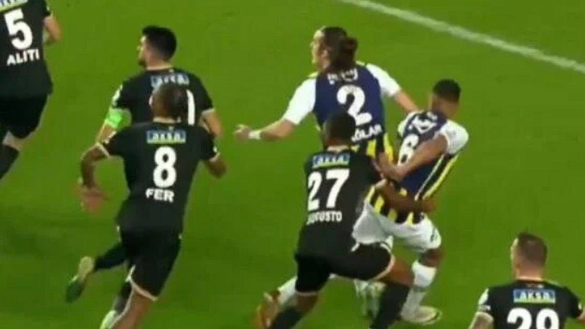 Fenerbahçe, Alanyaspor karşısında penaltı kazandı