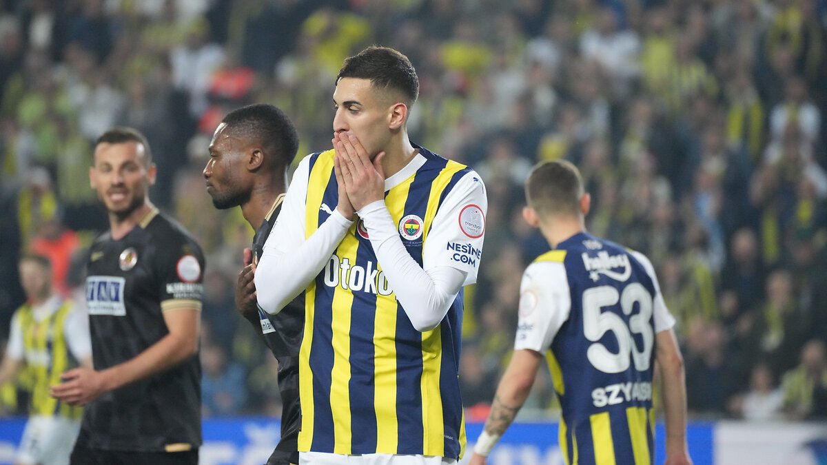 Galatasaray'dan Fenerbahçe'ye bir gönderme daha: Sahada kazanamayınca...