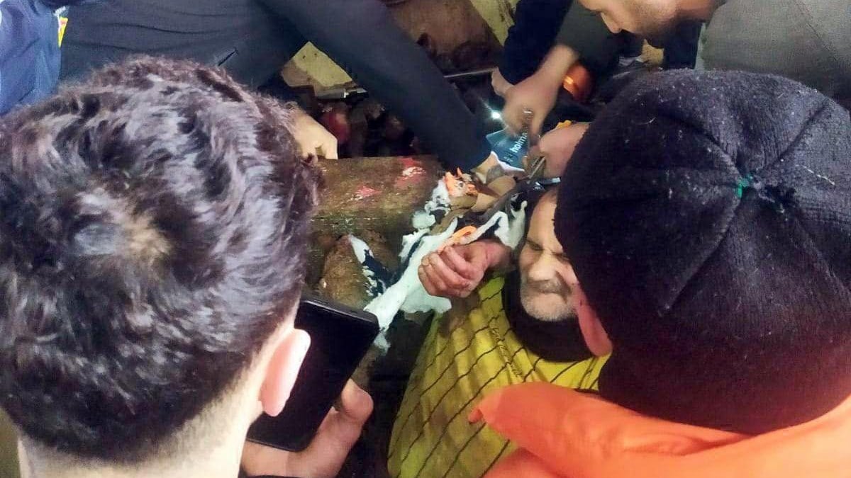 Iğdır'da mezbahada kolunu makineye kaptıran işçi yaralandı
