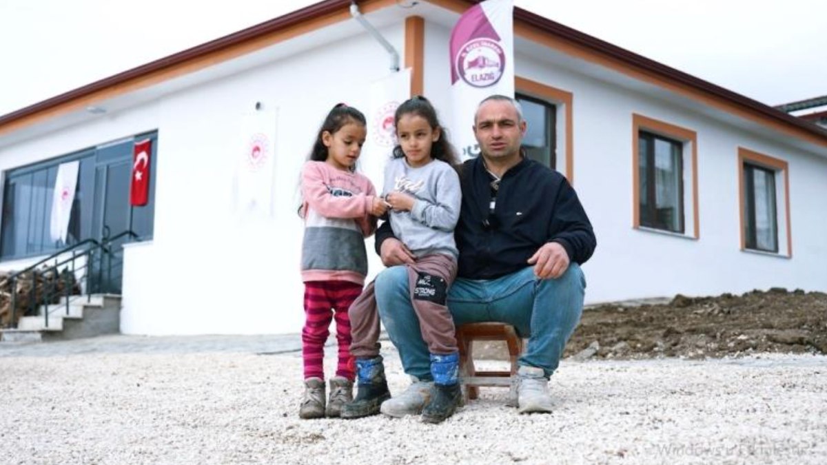 Elazığ'da yerinde dönüşüm kapsamında ilk ev sahibine teslim edildi