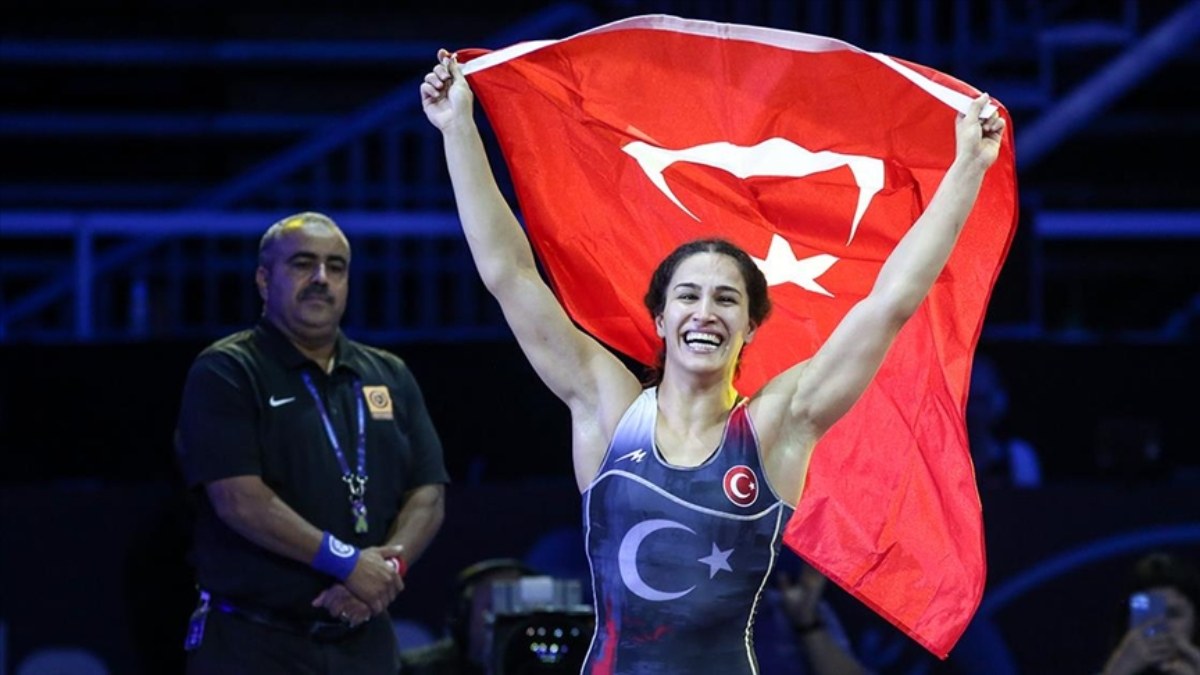 Buse Tosun Çavuşoğlu, Avrupa Şampiyonası'nda altın madalyanın sahibi oldu