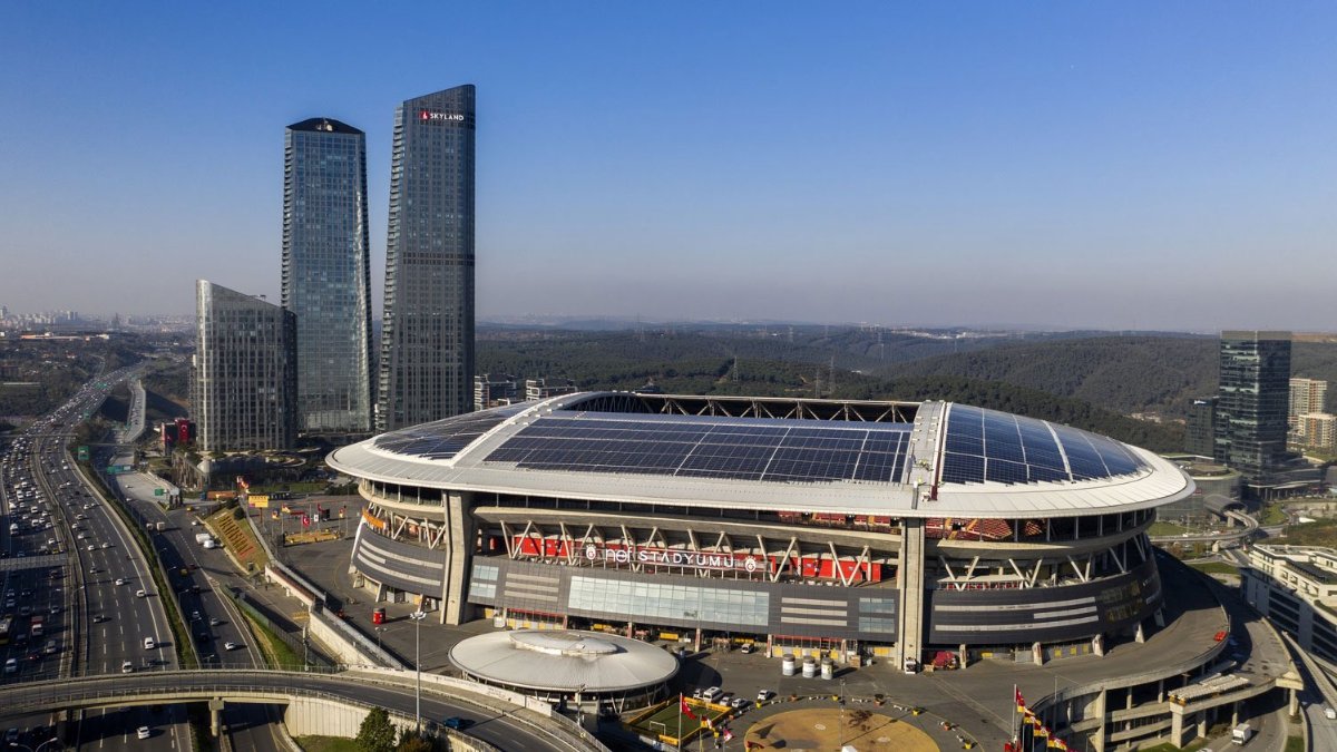 Galatasaray Stadı'nda değnekçilik yapan 4 kişi yakalandı