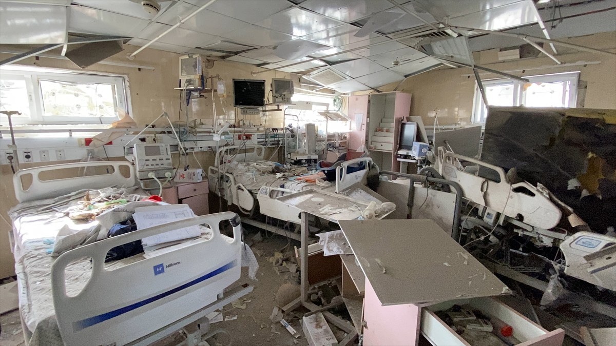 İsrail'in saldırdığı Nasr Çocuk Hastanesi'nde çocukların bedenleri çürüdü