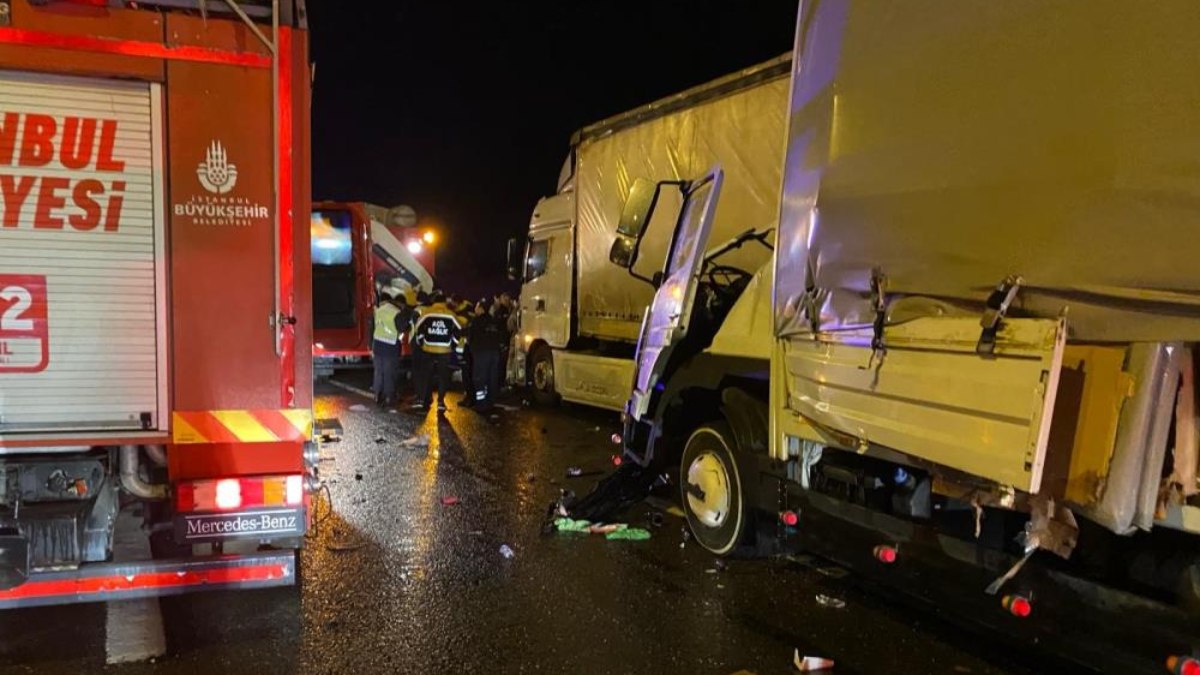 İstanbul Kuzey Marmara Otoyolu'ndaki feci kazada 1 kişi öldü