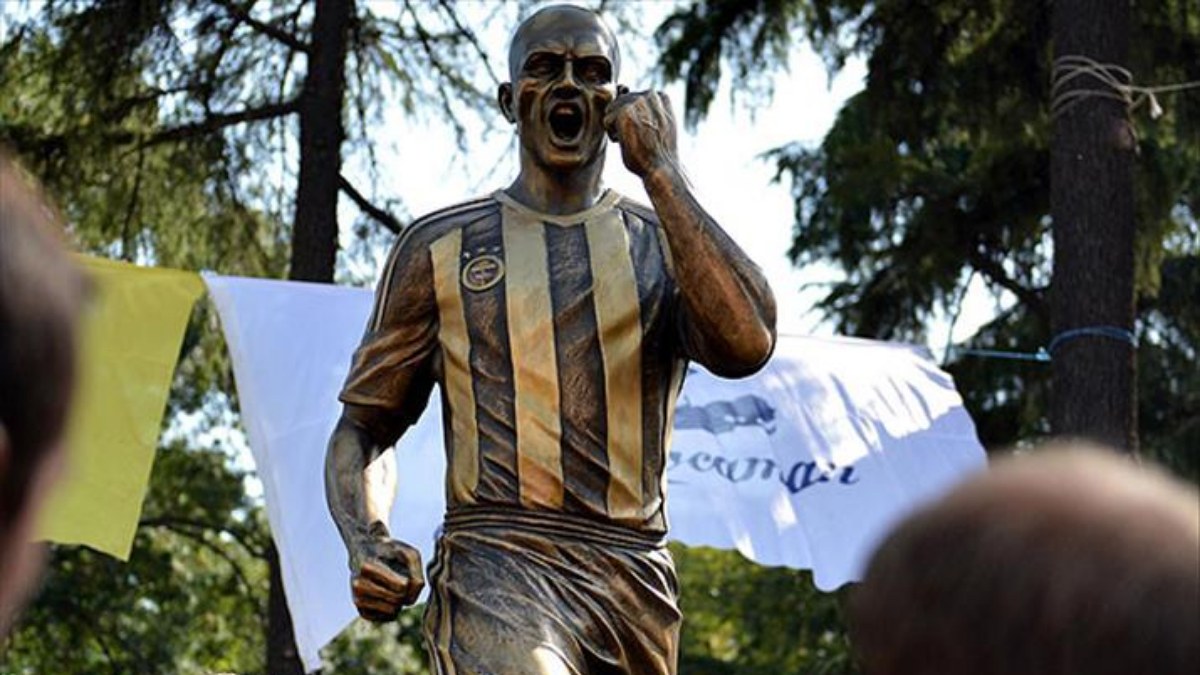 Fenerbahçe heykellerini Şükrü Saraçoğlu'na taşıyacak