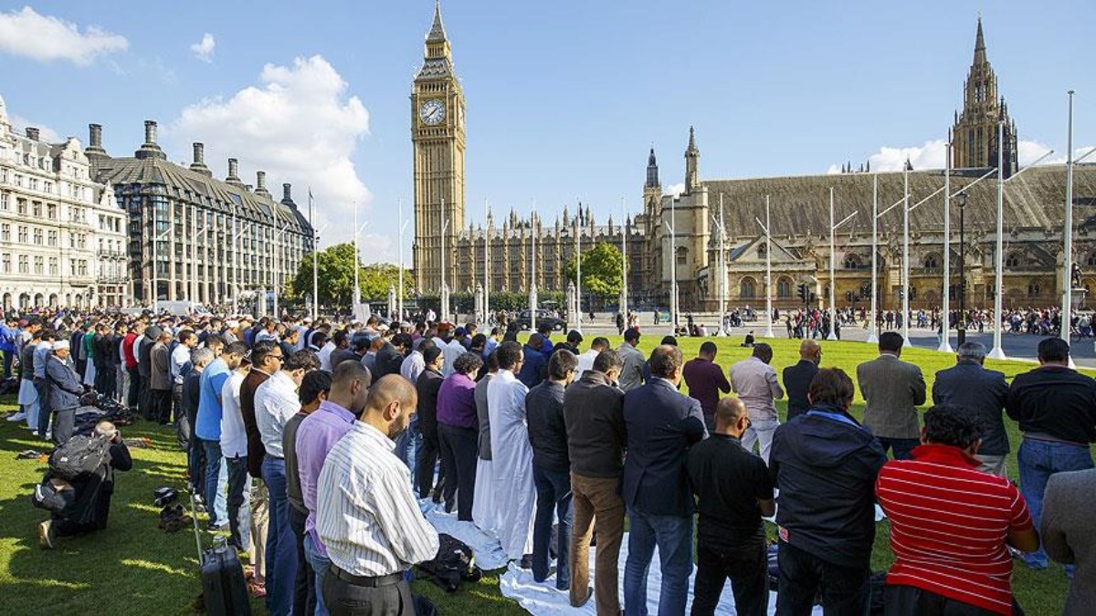 İngiltere'de Müslüman karşıtlığı 3 kattan fazla arttı