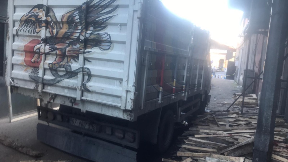 Zonguldak'ta kamyonetle duvar arasına sıkışan 13 yaşındaki çocuk öldü