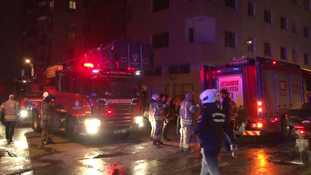 İstanbul'da trafo yangını paniğe sebep oldu