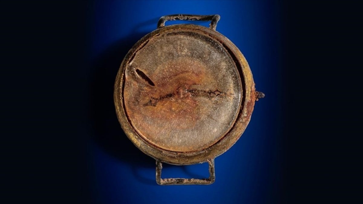 Japonya'da Hiroşima'nın kalıntılarında bulunan kol saati 31 bin dolara satıldı