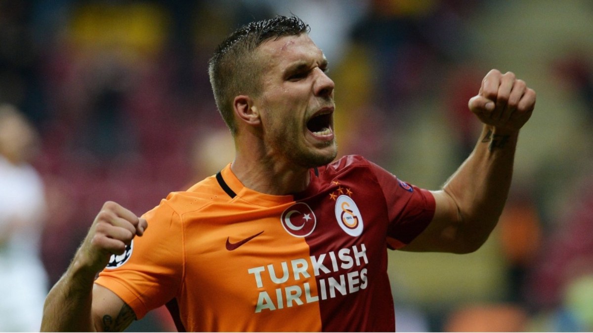 Galatasaray'ın eski yıldızı Podolski yeni işiyle dikkat çekti! Serveti dudak uçuklattı...