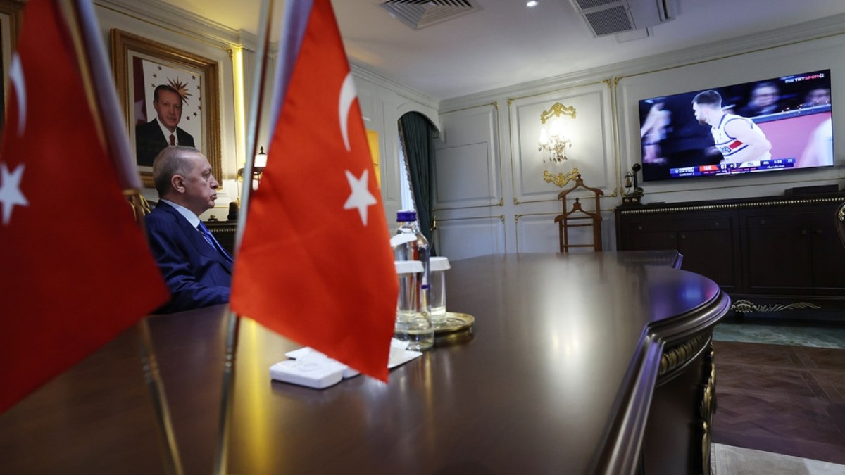 Cumhurbaşkanı Erdoğan, 12 Dev Adam'ın maçını takip etti
