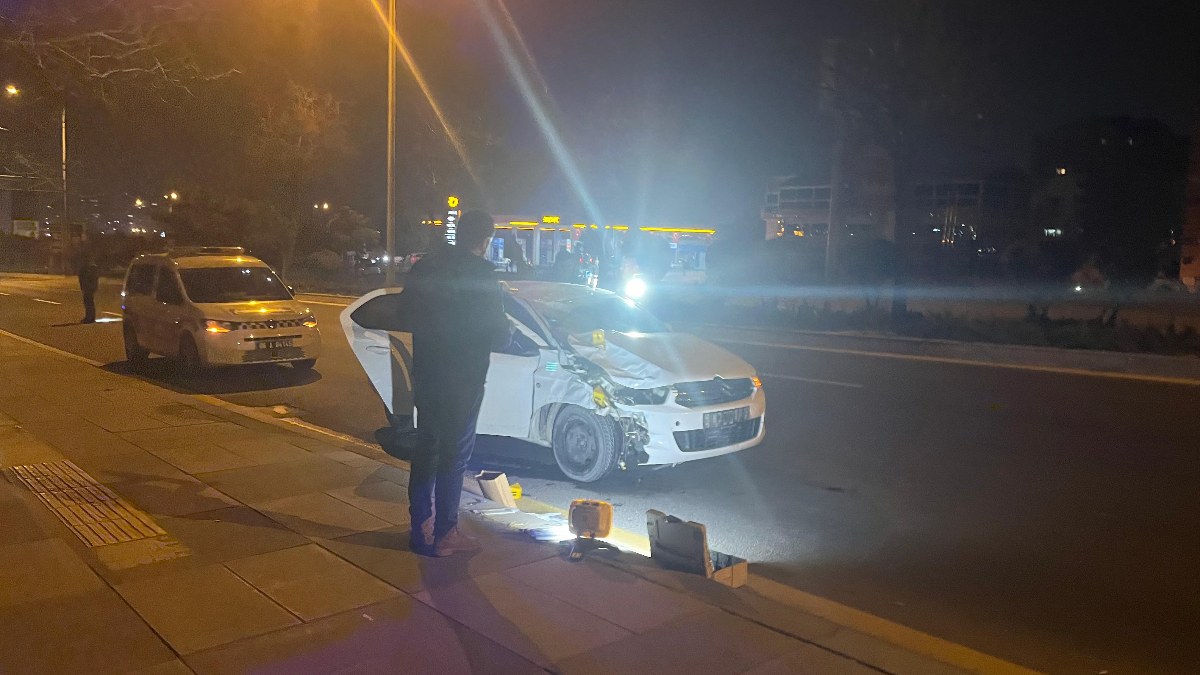 Ankara’da otomobil kaldırımdaki yayalara çarptı: 2 ölü
