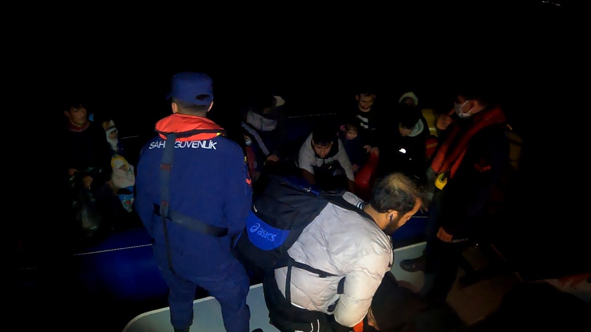 İzmir'de göçmen operasyonu! 92 düzensiz göçmen yakalandı