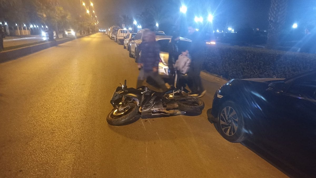 Zonguldak'ta otomobillere çarpan 17 yaşındaki motosikletli can verdi