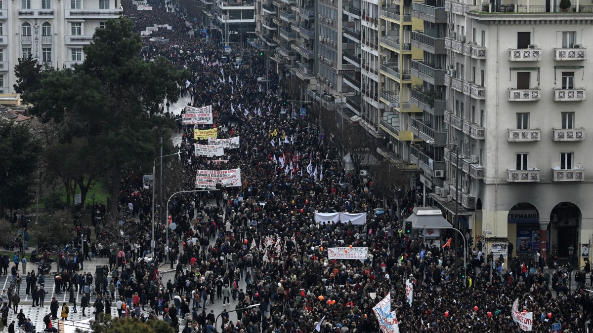 Yunanistan'da memurlar 24 saatlik greve gitti