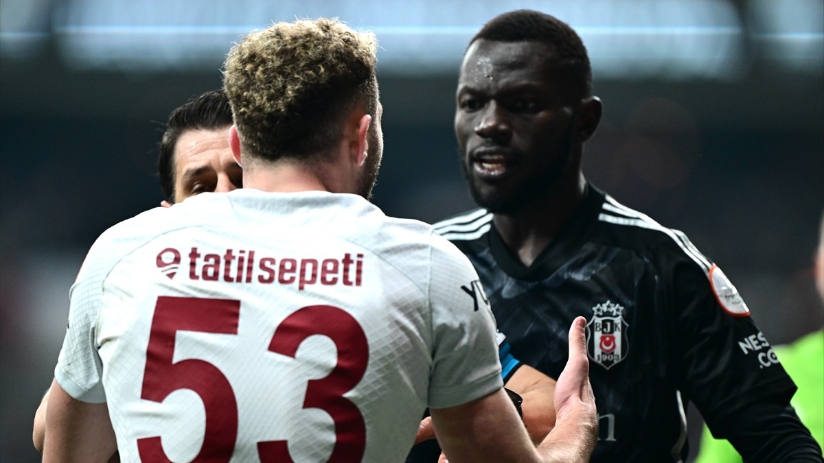 Beşiktaş, derbide 10 kişi kaldı! Omar Colley oyundan atıldı