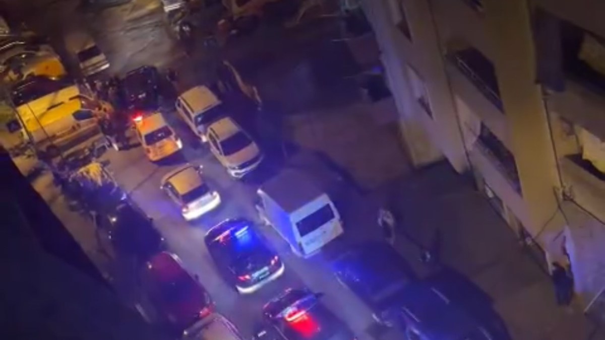 İstanbul'da alacak meselesinden kavga çıktı: Gelen polislere bıçak çekti