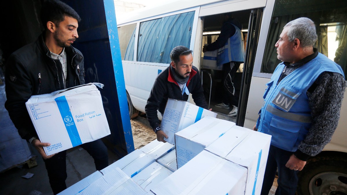 Gazze'ye gönderilen 14 kamyonluk yardım konvoyu İsrail tarafından geri gönderildi