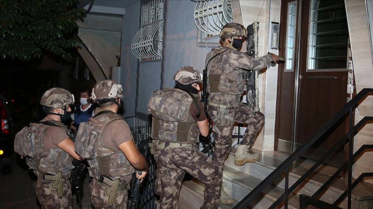 İzmir'de terör propagandası yapan 9 kişi gözaltına alındı
