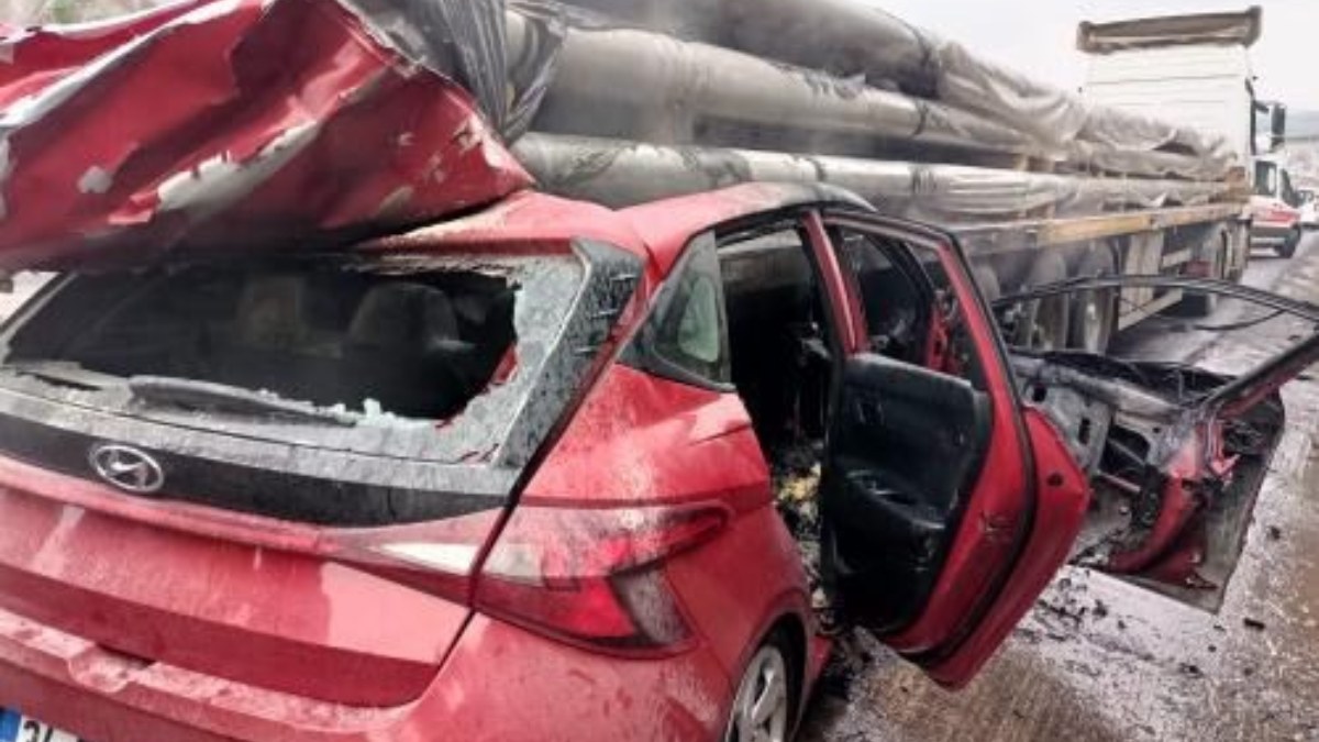 Kocaeli'de feci kaza: Aracında yanarak can verdi