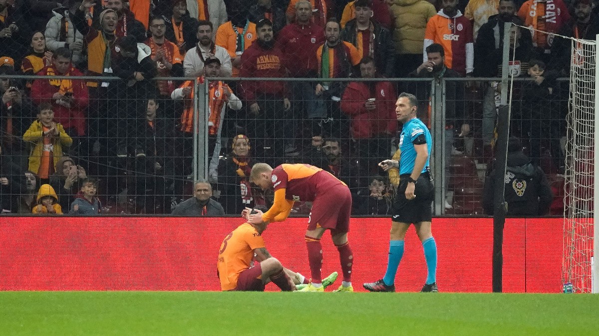 Galatasaray'da sakatlık! Kaan Ayhan oyun kenarına geldi