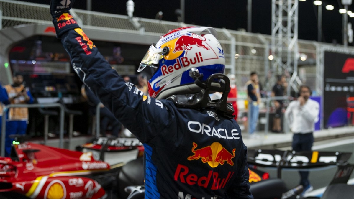 Suudi Arabistan'da ilk cebin sahibi Max Verstappen oldu