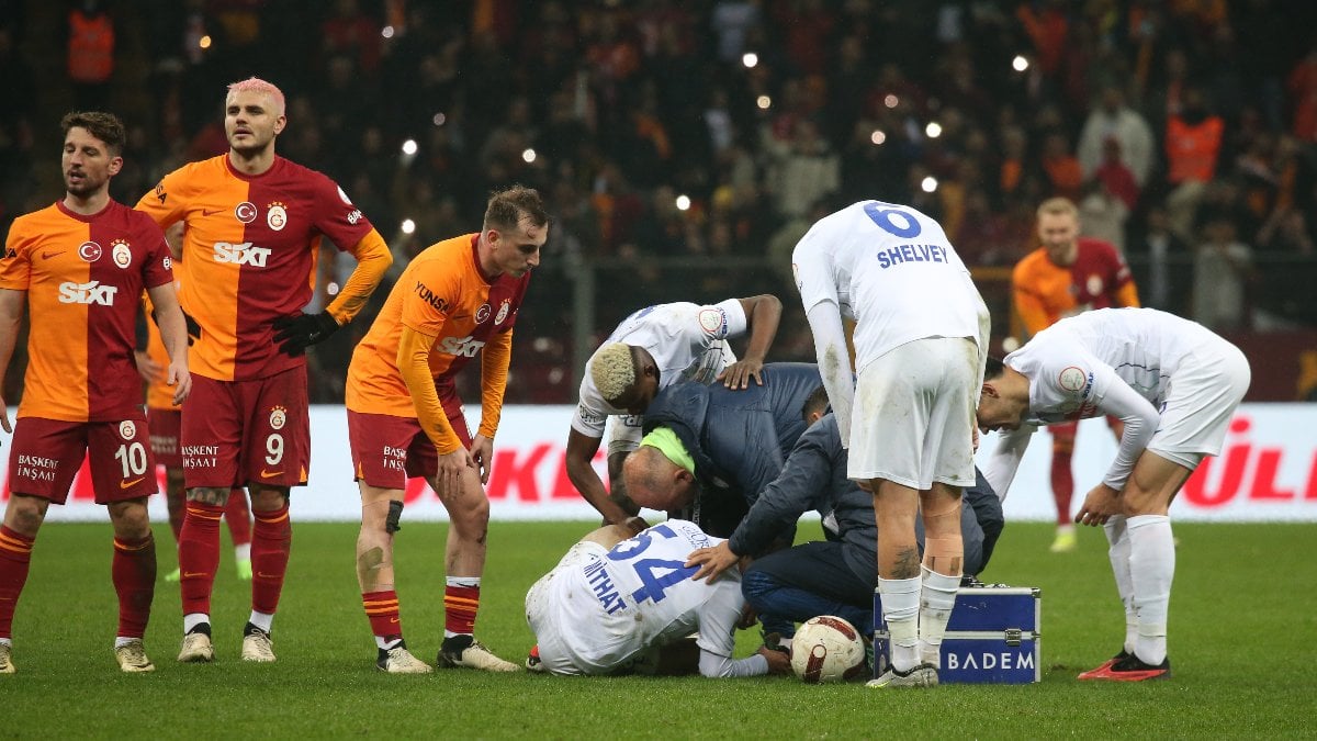 Galatasaray maçında sakatlanan Mithat Pala'da ayağında kırık tespit edildi