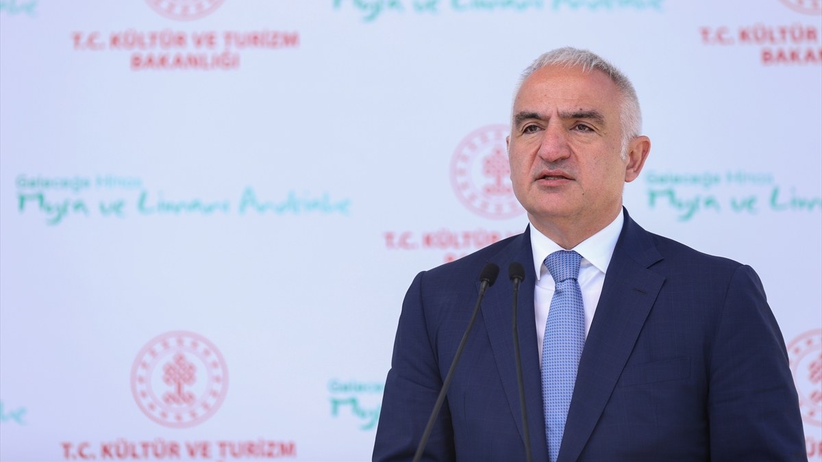 Mehmet Nuri Ersoy'dan Antalya turizmi hedefi: 17 milyonu geçeceğiz
