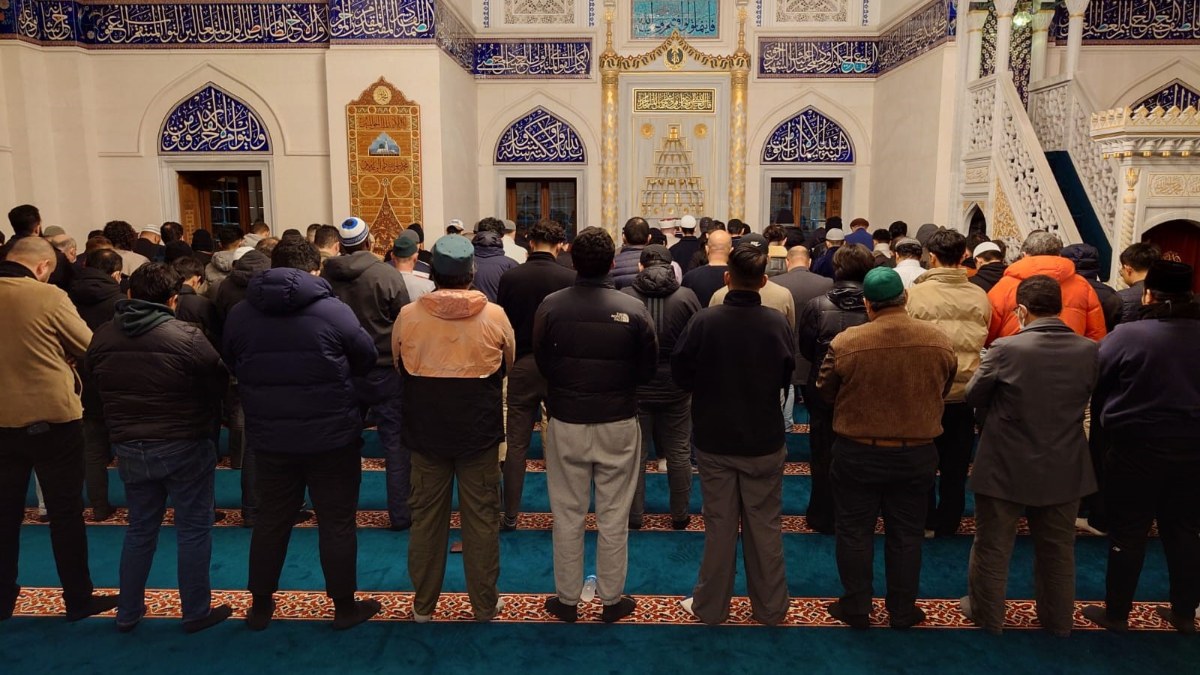 Müslümanlar Tokyo Camii'nde buluştu! Tokyo’da Ramazan ayının ilk teravih namazı kılındı