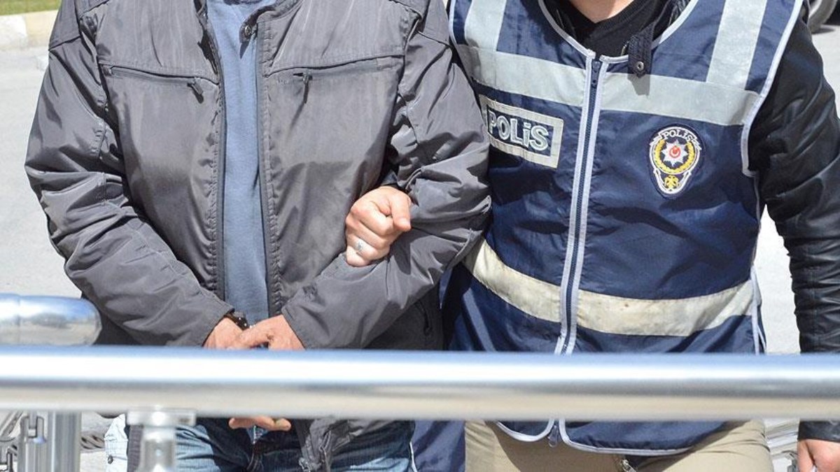 İstanbul'da sokak röportajında provokasyon yapan kişi yakalandı