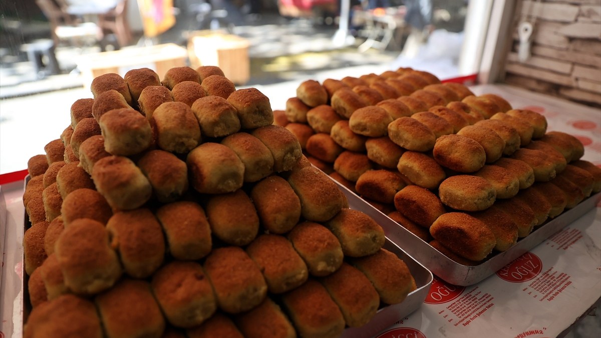 Mersin'de Ramazan sofralarının tescilli lezzeti kerebiç mesaisi başladı