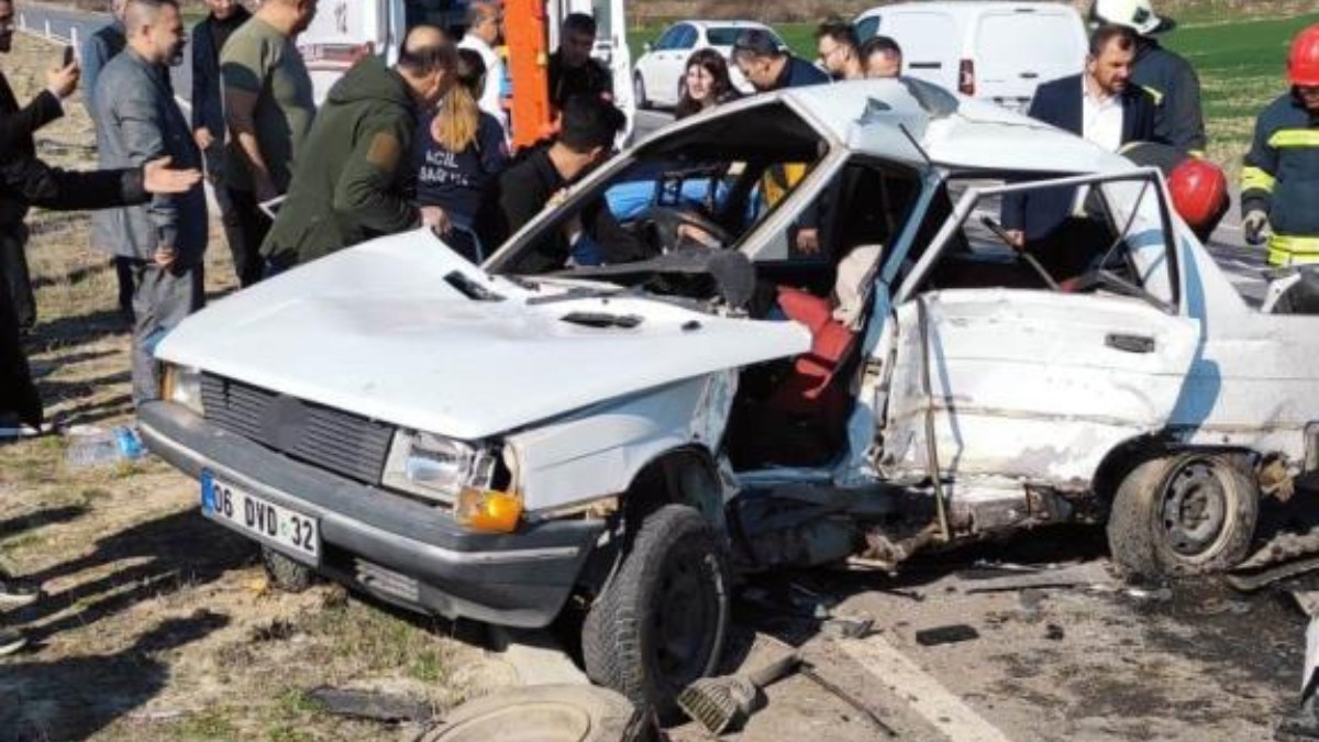 Konya'da 2 otomobil çarpıştı: 1 ölü 6 yaralı