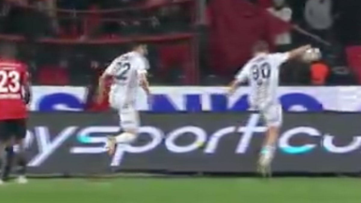 Gaziantep FK, Beşiktaş karşısında penaltı bekledi! Hakem oyunu devam ettirdi