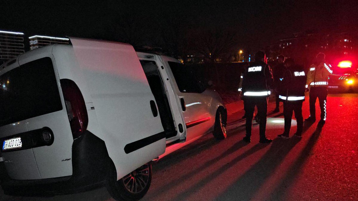 Edirne'de hafif ticari araçtan 7 kaçak göçmen çıktı