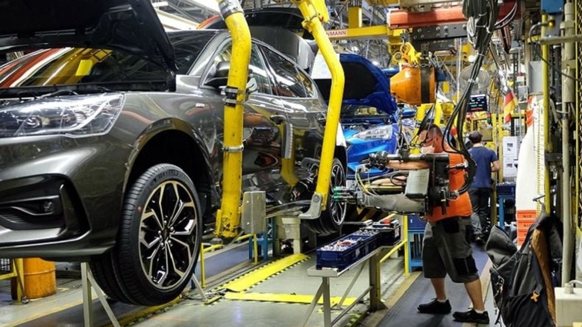 Almanya'daki Ford Focus fabrikasında üretim grev nedeniyle durdu