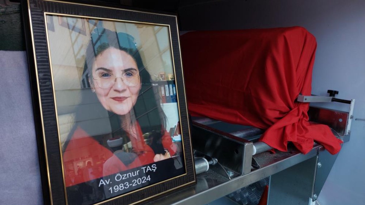 Gümüşhane'de kazada hayatını kaybeden avukat gözyaşlarıyla defnedildi