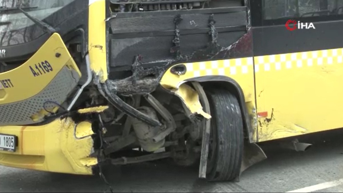 İstanbul'da kontrolünü kaybeden sürücü İETT otobüsüne çarptı: 1 yaralı