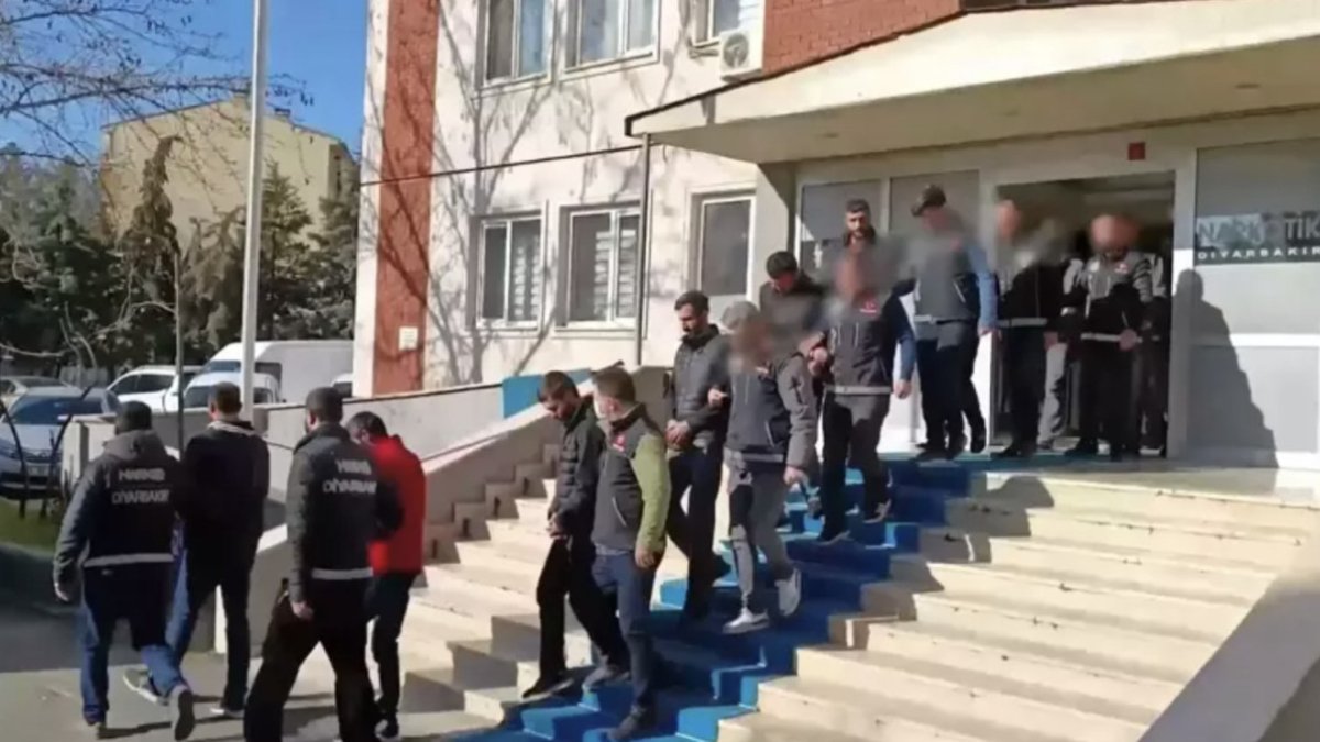 Diyarbakır’da uyuşturucu satan ‘Akbabalar’ örgütü çökertildi: 35 tutuklama