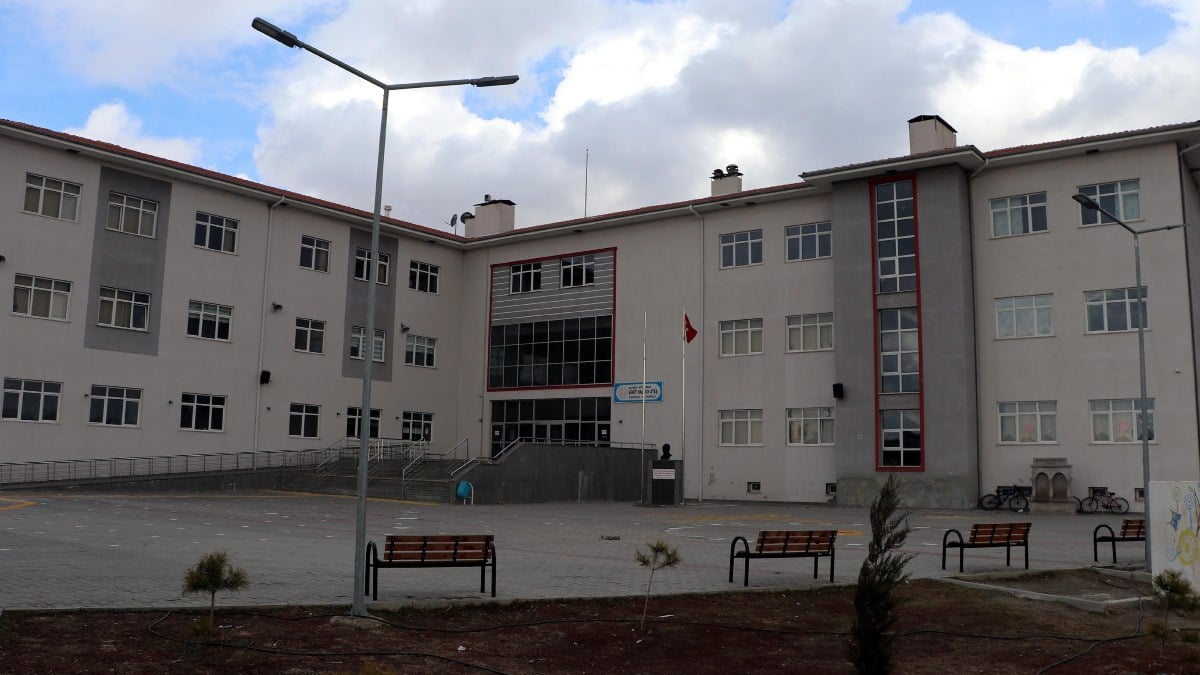 Kayseri'de kızının öğretmeni olan sevgilisini yaralayan kadının müebbet hapsi isteniyor