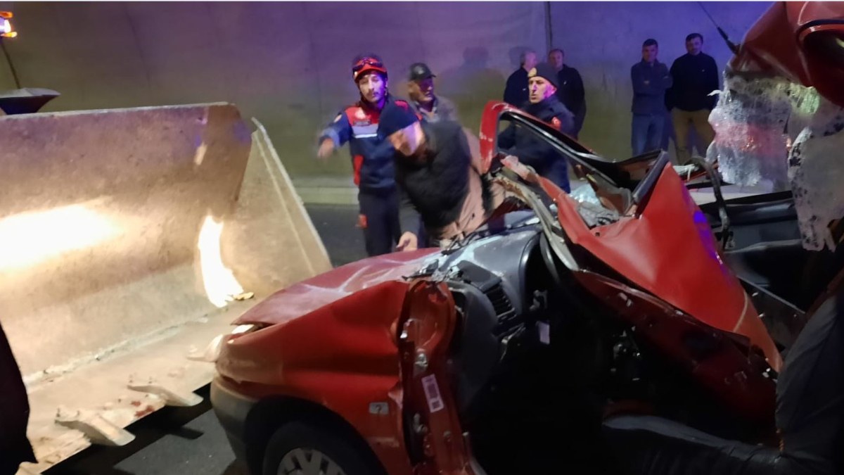Trabzon'da tünele ters yönden giren araç iş makinasıyla çarpıştı: 1 kişi hayatını kaybetti