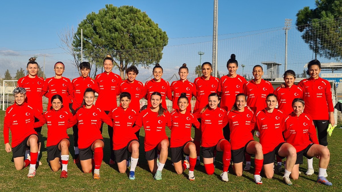 A Milli Kadın Futbol Takımı, dünya sıralamasında 1 basamak yükseldi